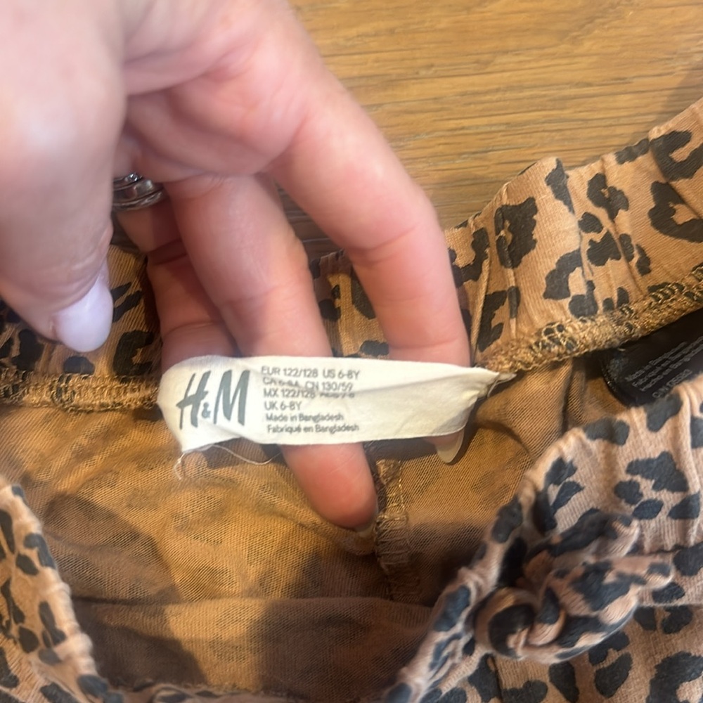 H&M leopard shorts (free shirt!) - Picture 3 of 3
